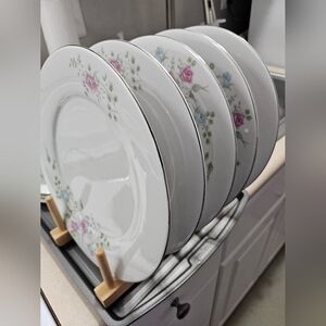 Northridgee Fine Porcelain 8 Large Plates and 1 Large Bowl